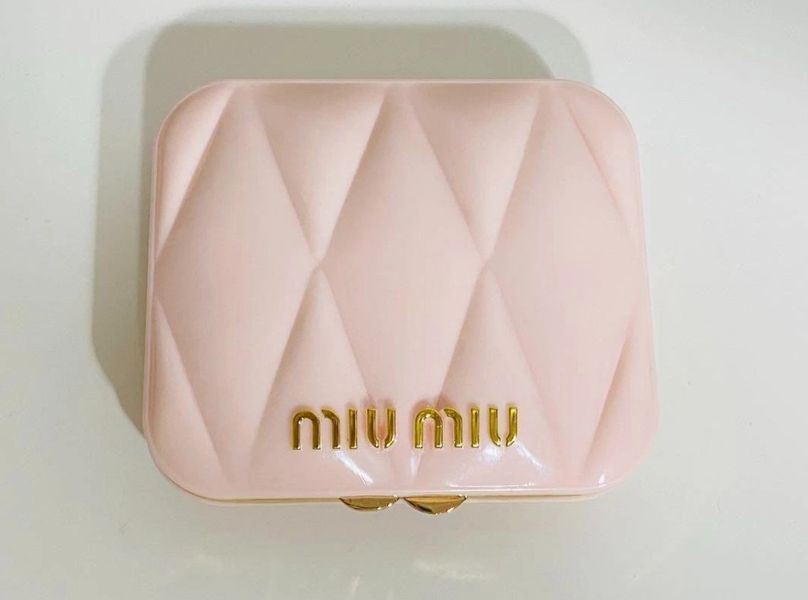 Компактне дзеркальце Miu Miu Blush Pink Quilted Compact Mirror Miu Miu Blush Pink фото