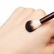 Кисть для нанесения пудры вокруг глаз Hourglass N&ordm;14 Detail Setting Brush Hourglass N&ordm;14 фото 4