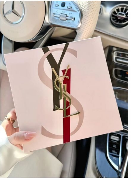 Подарочный набор Yves Saint Laurent: кушон Glow-Pact 05 и блеск для губ 05 Glow-Pact 05 фото