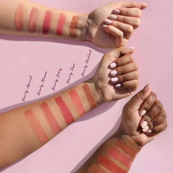 Увлажняющий блеск для губ Rare Beauty Stay Vulnerable Glossy Lip Balm Nearly Apricot, 3.8 мл Nearly Apricot фото